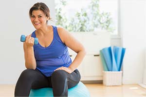 Exercise with dumbbell and stability ball